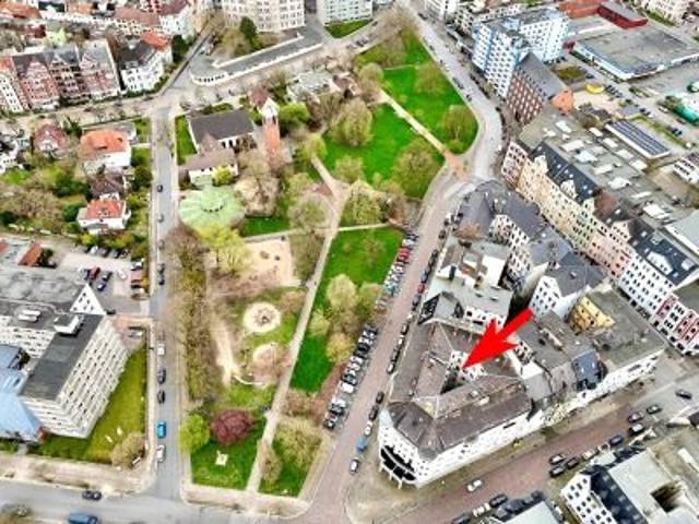 Traumhafte 3 Zimmer Altbau Wohnung mit Balkon am Martin Donandt Platz