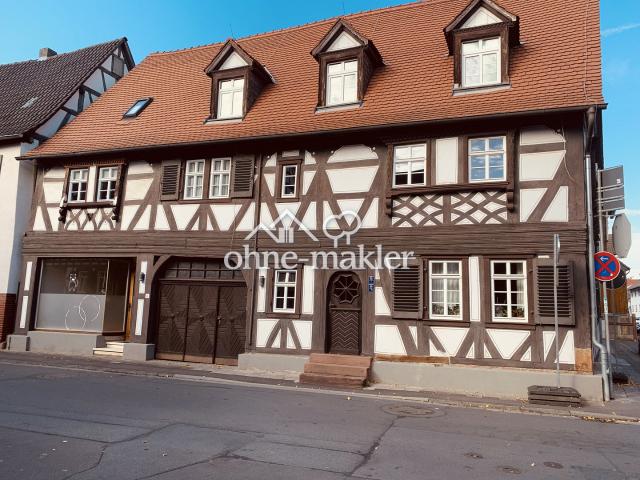 Traumhafte 3 Zimmer Dachgeschosswohnung im aufwendig sanierten Kulturdenkmal