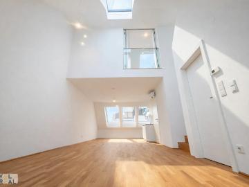 Traumhafte 3 Zimmer Dachgeschoßwohnung in 1090 Wien – Ihr Erstbezug wartet auf Sie!