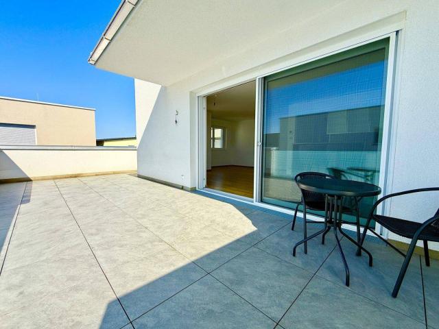 Traumhafte 3 Zimmer Eigentumswohnung mit riesiger Dachterrasse Bj. 2019