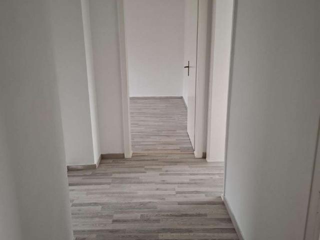 Traumhafte 3 Zimmer Wohnung im 2. Obergeschoß re