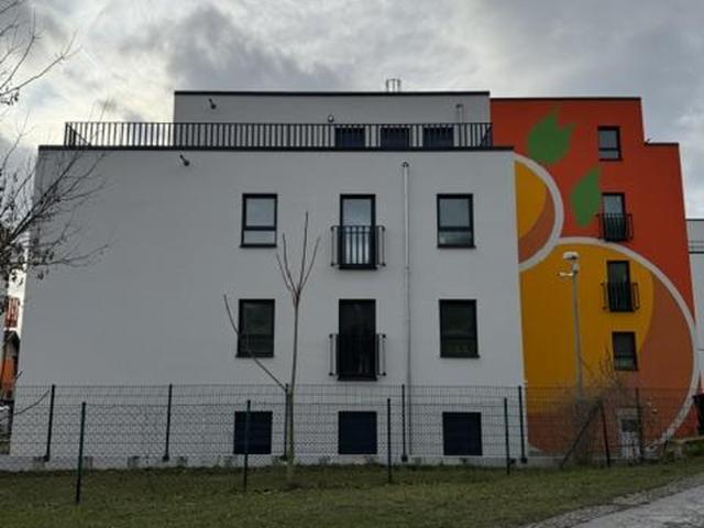 Traumhafte 3 Zimmer Wohnung mit separater Küche, Dachterrasse, Klimaanlage, Jalousie, B16