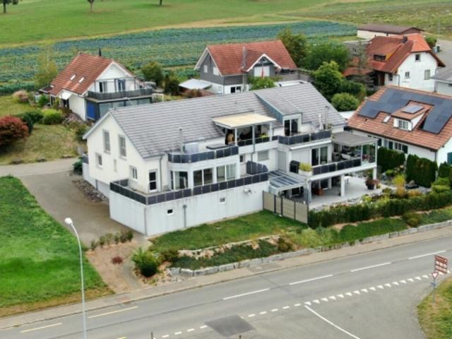 Traumhafte 4.5 Zi. Whg. in Tennwil mit Seesicht