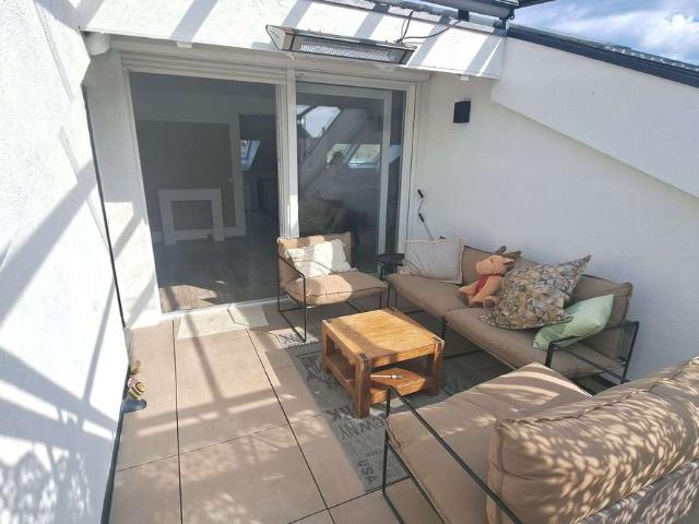 Traumhafte 4,5 Zi. DG. Wohnung mit Balkon, Kamin, Whirlpool & offener Küche im 2 FH in Ottersdorf