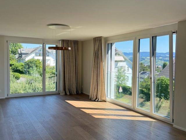 Traumhafte 4.5 Zimmer Wohnung 125 m² mit Seesicht in Herrliberg