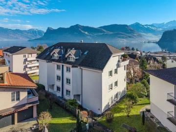 TRAUMHAFTE 4.5 ZIMMER WOHNUNG MIT SEESICHT IN HERGISWIL