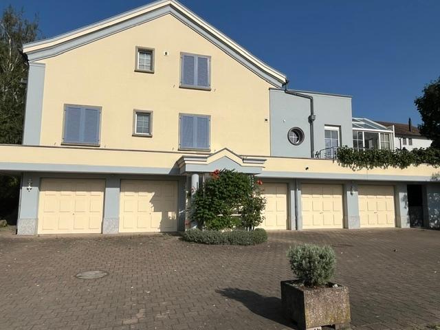 Traumhafte 4.5 Zimmer Wohnung mit Wintergarten, Terrasse und Weitblick in Fläsch