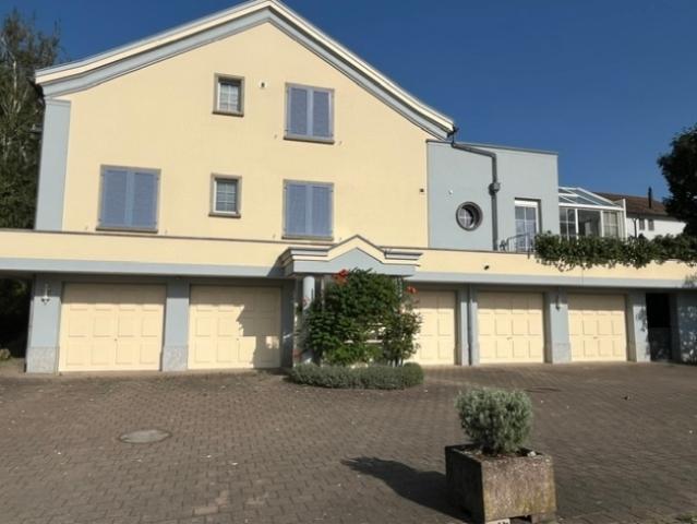 Traumhafte 4.5 Zimmer Wohnung mit Wintergarten, Terrasse und Weitblick in Fläsch