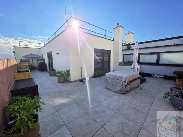 Traumhafte 4 Zimmer Dachgeschoßwohnung mit großer 65m² Terrasse und Garagenplatz in 1220 Wien – Jetzt zugreifen!