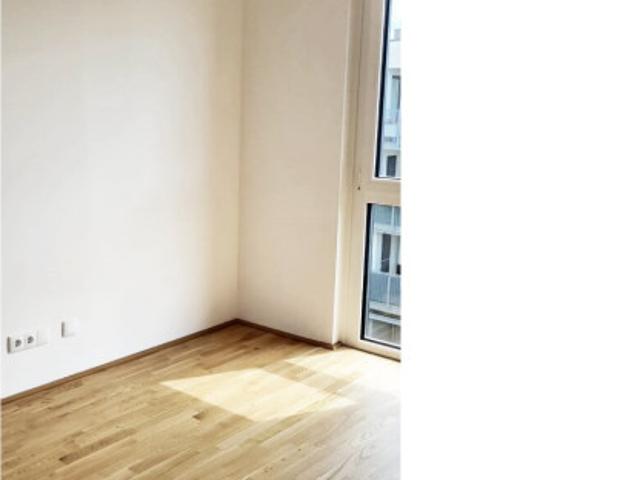 Traumhafte 4 Zimmer Dachgeschoßwohnung mit großer 65m² Terrasse und Garagenplatz in 1220 Wien – Jetzt zugreifen!