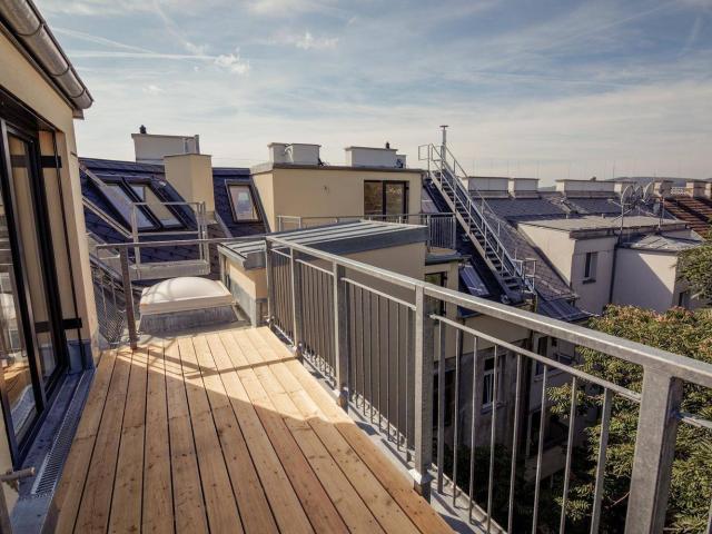 Traumhafte 4 Zimmer DG Maisonette mit Terrasse Provisionsfrei!
