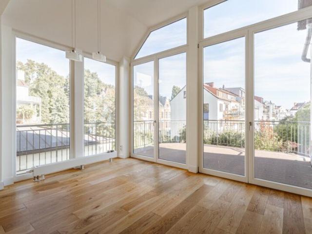 Traumhafte 4 Zimmer Wohnung in denkmalgeschützter Kaufmannsvilla