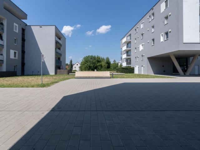 Traumhafte 4 Zimmer Wohnung mit Balkon+ Tiefgaragenparkplatz zu kaufen, Nähe Solar City