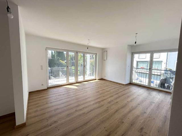 Traumhafte 4 Zimmer Wohnung mit Balkon in Ottenhofen