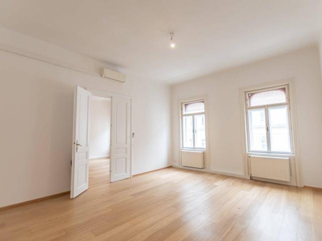Traumhafte 4 Zimmer Wohnung mit separater Küche in der Lindengasse
