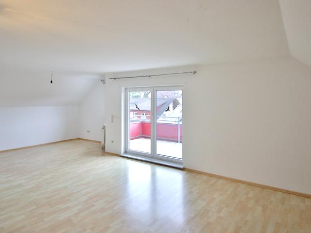 Traumhafte 4 Zimmer Wohnung mit 2 Balkonen, EBK & 2 Stellplätzen