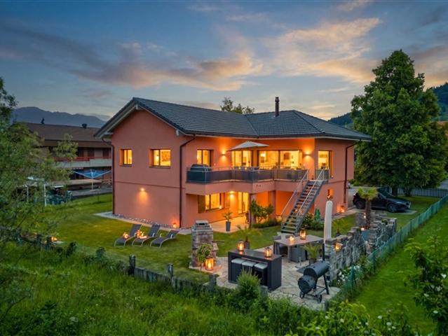 Traumhaftes 6.5 Zimmer Einfamilienhaus mit Einliegerwohnung an privilegierter Flusslage