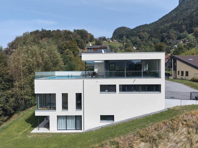 Traumhaftes Villa in Götzis mit Pool, Aufzug, Terrasse & Garage!
