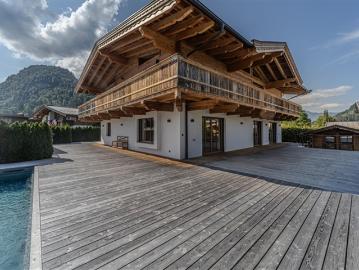 Alpenchalet mit Outdoor Pool und Saunahaus