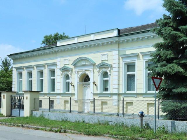 HERRENHAUS MIT VIEL ELEGANZ UND GROSSEM POTENTIAL !