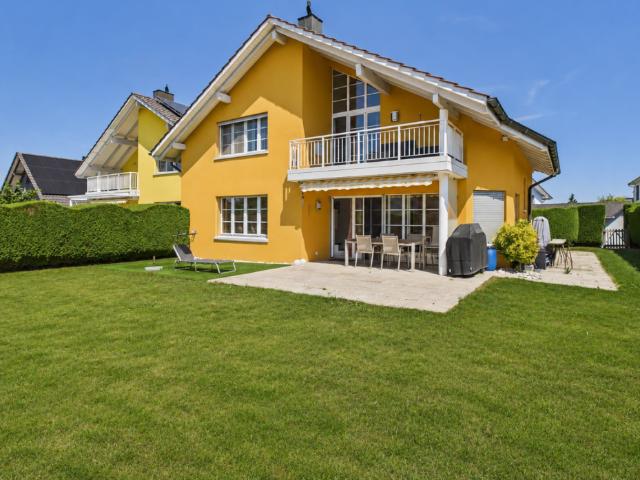 Traumhaftes Doppeleinfamilienhaus in Familienquartier Kopie