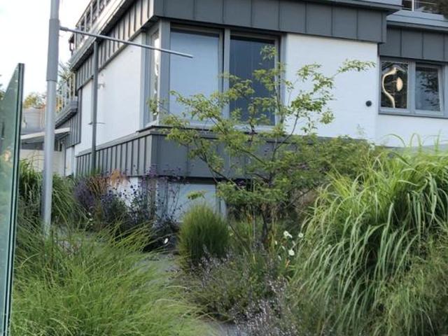 Traumhaftes Doppelhaus mit Panoramablick–Elegantes Wohnen