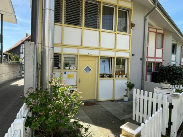 Traumhaftes Eck Reiheneinfamilienhaus mit zwei Einstellhallenplätze