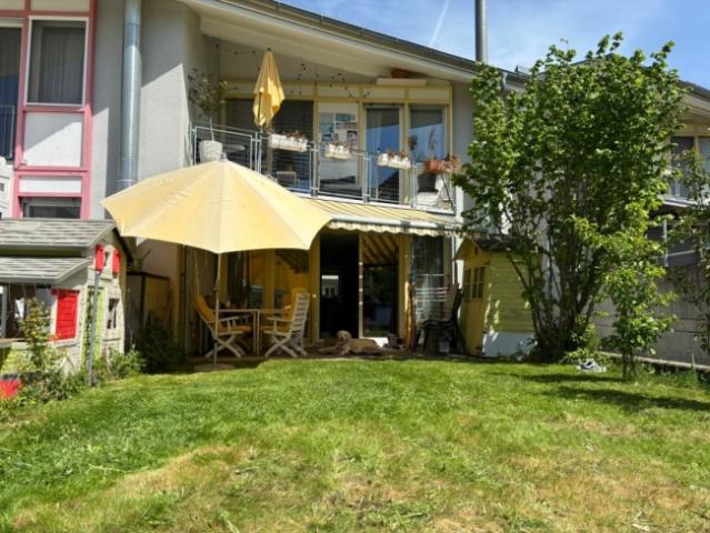 Traumhaftes Eck Reiheneinfamilienhaus mit zwei Einstellhallenplätze