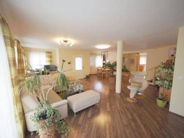 Traumanwesen in Ebergassing – Gartenidylle mit Pool & bester Wien Anbindung!