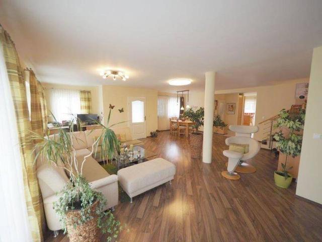 Traumanwesen in Ebergassing – Gartenidylle mit Pool & bester Wien Anbindung!