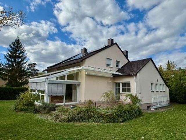 Traumhaftes Einfamilienhaus in Grossschwarzenlohe