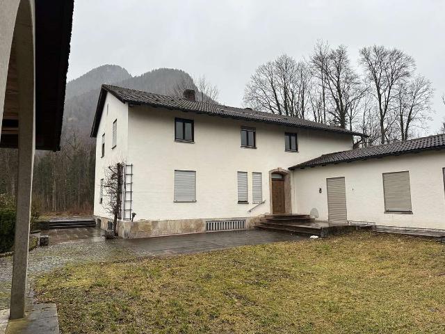 “Traumhaftes Einfamilienhaus in idyllischer Naturumgebung – Entspannung pur!”