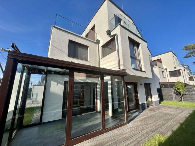 Traumhaftes Einfamilienhaus in Wien mit Garten, Terrassen und Stellplatz