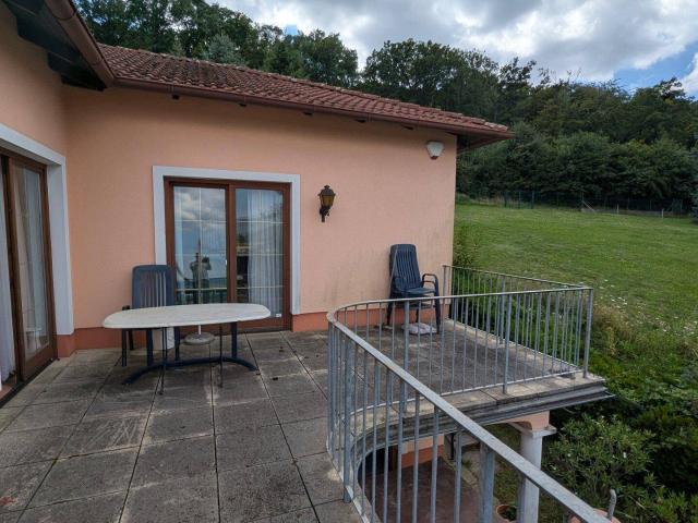 Geräumiges Wohnhaus in Ruhelage mit Fernblick ca. 1.660m² Garten, 2 Terrassen, Pool und Garage in Hainburg an der Donau!