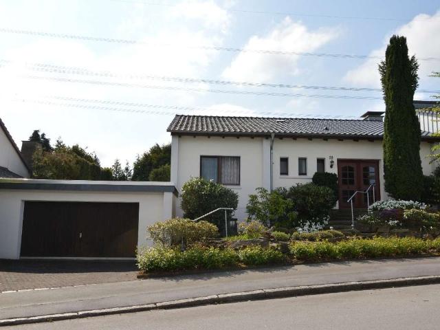 Traumhaftes Einfamilienhaus mit großem Grundstück Wohnrecht