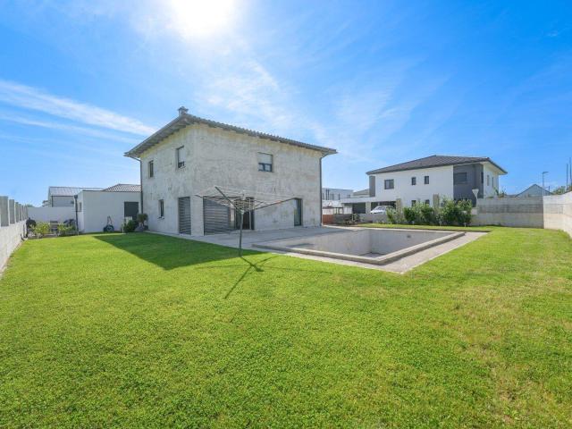 Traumhaftes Einfamilienhaus mit Pool & Doppelgarage in Gunskirchen