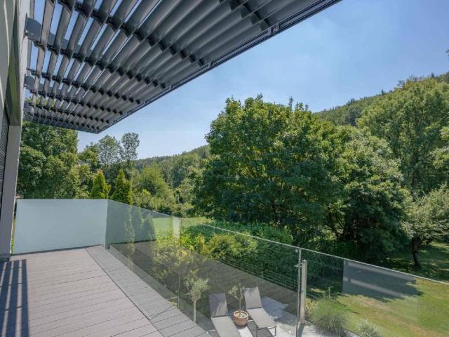 Traumhaftes Einfamilienhaus mit Pool in absoluter Grünruhelage von Weidling
