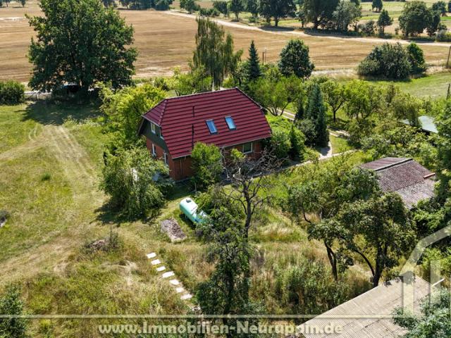 Traumhaftes Idyll am Dorfrand: Großzügiges Einfamilienhaus auf weitläufigem Naturgrundstück