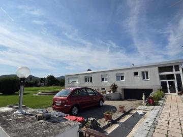 Traumhaftes Mehrfamilienhaus in Bad Vöslau – Pflegeleichtes Wohnen mit viel Platz!