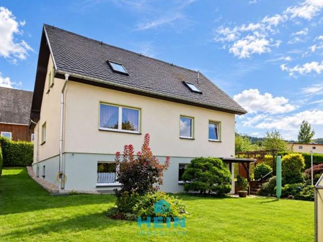 Traumhaftes Platzwunder mit grünem Gartenparadies – Ihr neues Zuhause mit Potenzial in Lauter!