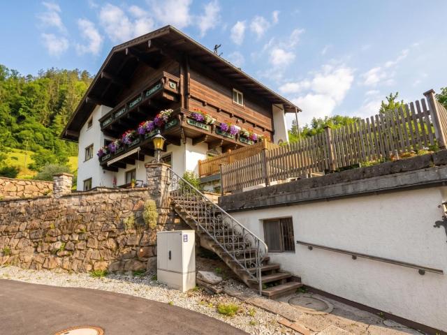 Traumhaftes Raumangebot am Dürrnberg – Mehrfamilienhaus mit Ausbaupotenzial