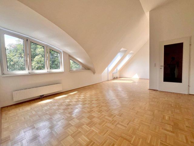 Traumhafter Weitblick! Dachgeschoßwohnung in Grünruhelage!