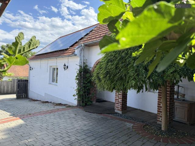 Traumhafter Arkadenhof mit Innenhof & Naturteich Weitgehend ebenerdig & altersgerecht wohnen in Ruhelage!