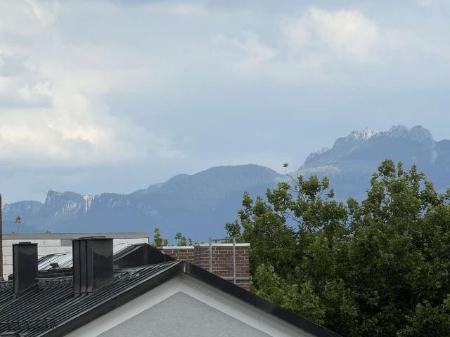 Traumhafter Bergblick & citynahe Lage – 2 Zimmer Wohnung im 5. OG | Provisionsfrei