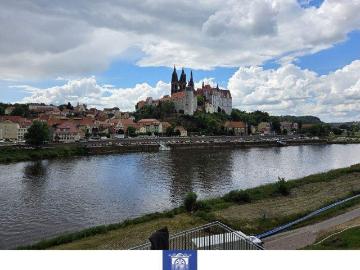 Traumhafter Blick! Eindrucksvolle WohlfÃ¼hlwohnung unmittelbar an der Elbe!
