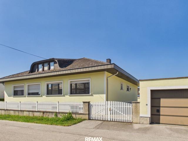 Traumhafter Bungalow mit Terrasse, Großer Garage, Vollunterkellert