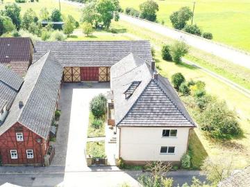 TRAUMHAFTER MÄRCHEN DREISEITENHOF + WOHNHAUS + WOHNUNG 18 PFERDEBOXEN MÖGLICH oder BAUTRÄGEROBJEKT FÜR WOHNUNGSBAU oder GASTRO FACHWERK REITERHOF