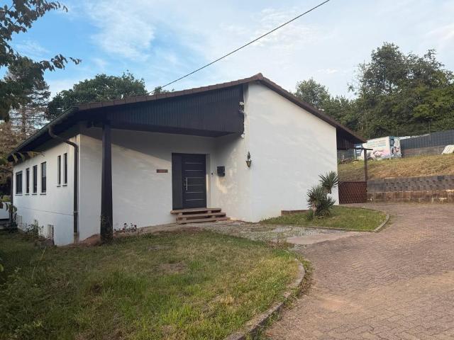 Traumhafter Moderner Bungalow in schöner Lage Hilbringen
