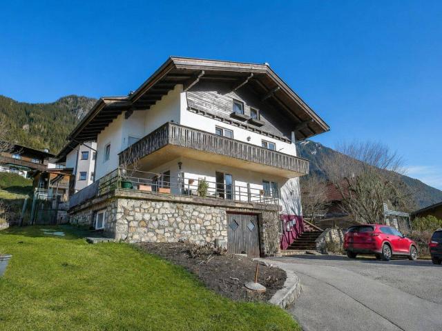 TRAUMHAFTER SEEBLICK Mehrfamilienhaus mit Potenzial am Achensee