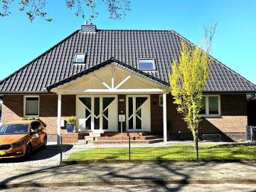 Traumhaus Bungalow + sep. Einliegerwhg. + Innenhof mit Pool + Garage uvm. + 0 % Käuferprovision!